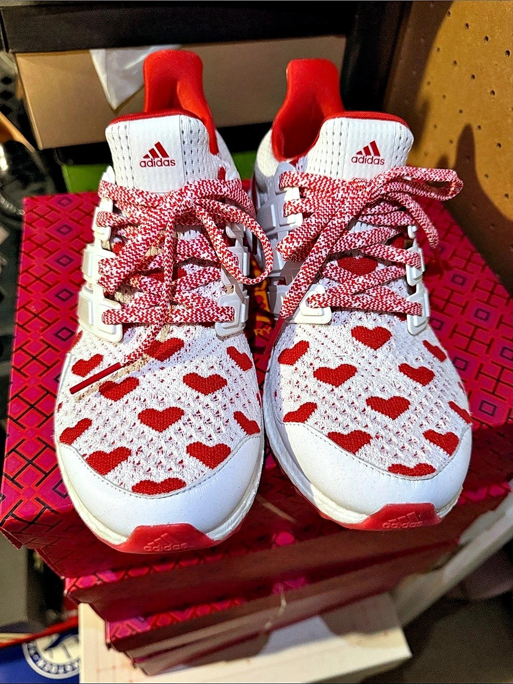 adidas Ultraboost Heart Print Sneakers US 9.5 Like New